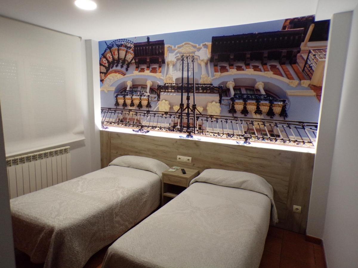Hostal Serruchi Teruel Eksteriør billede