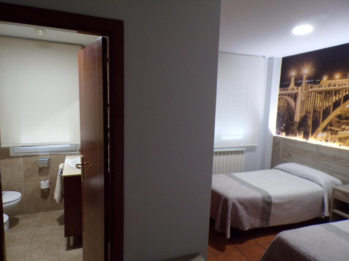 Hostal Serruchi Teruel Eksteriør billede