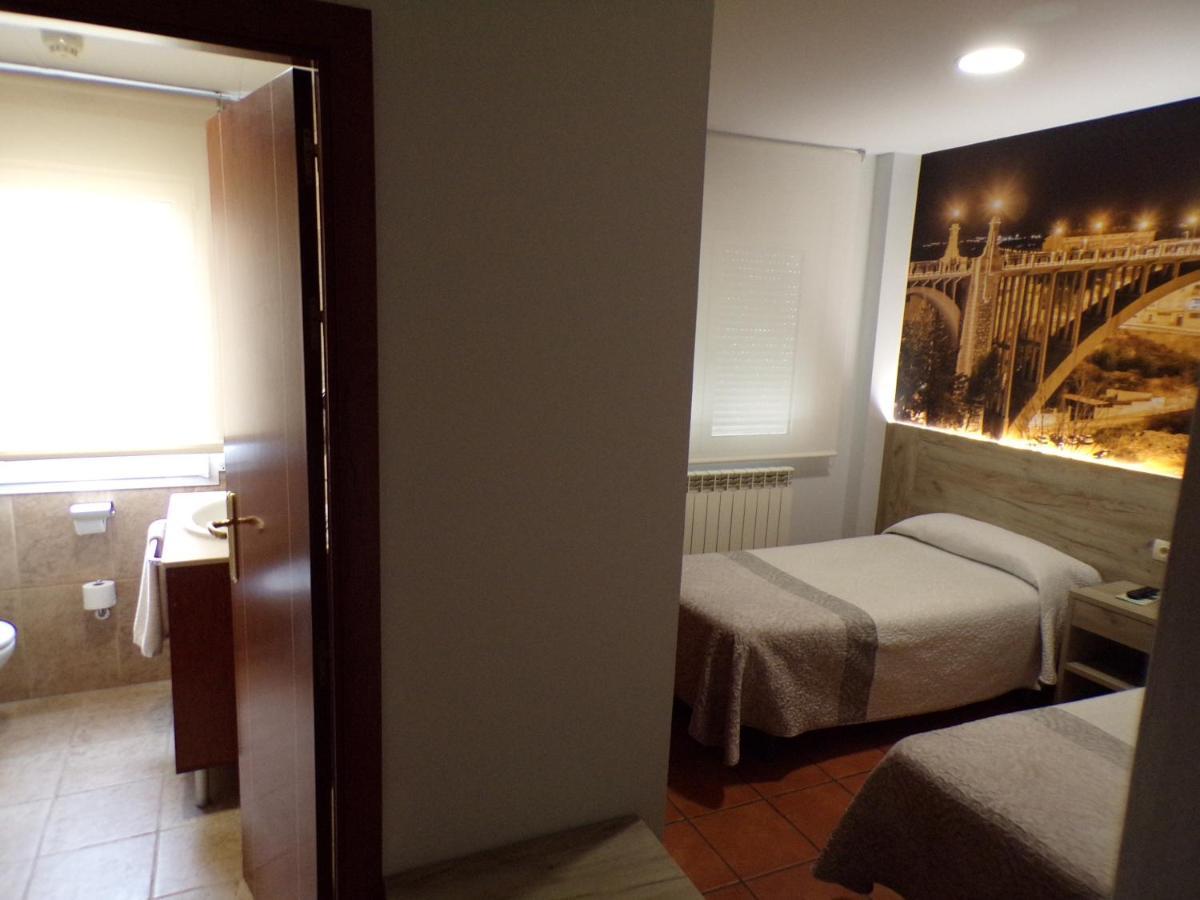 Hostal Serruchi Teruel Eksteriør billede